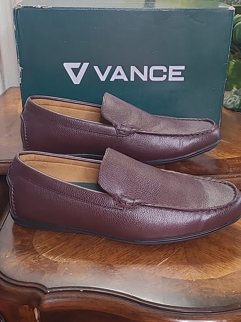 New in box! Vance Sergio Mens 9.5 oxblood flexible venetian driving loafer shoes